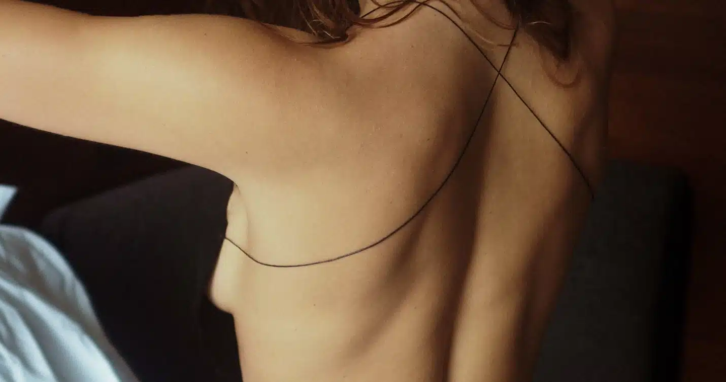 Photo du Dos d une femme lipofilling mammaire | Dr Christophe Reinbold Lyon
