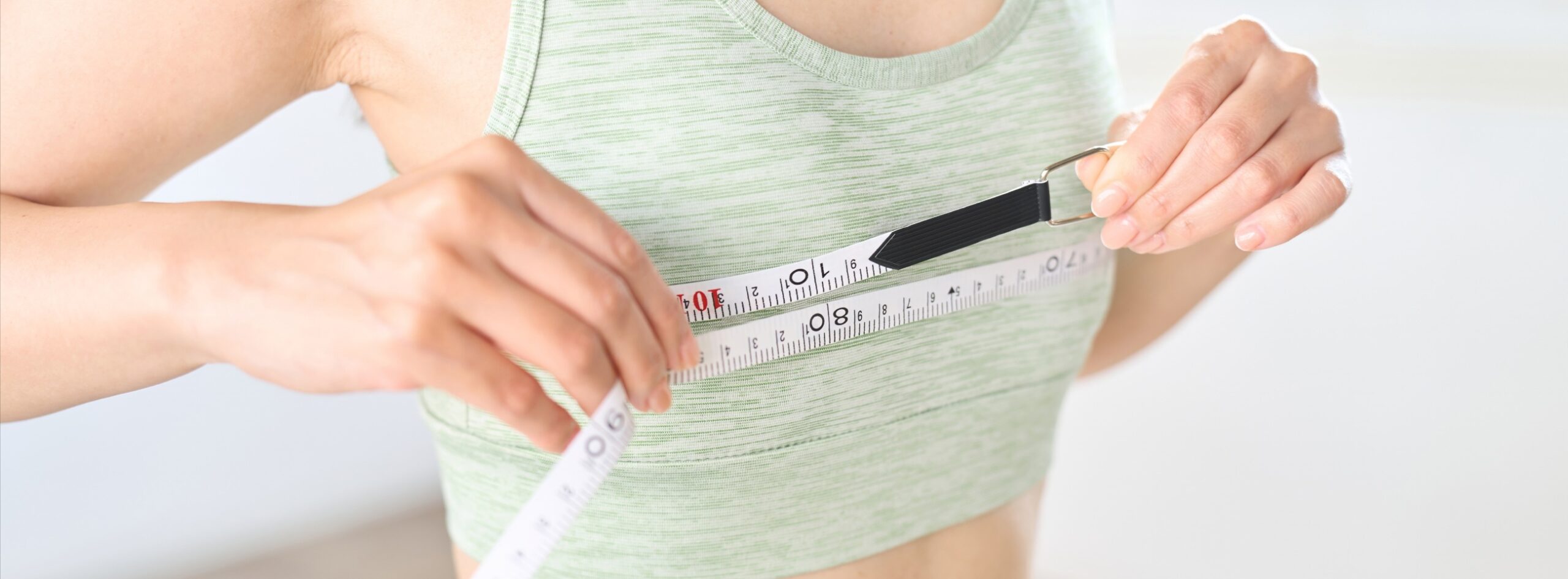 Résultat d'une augmentation mammaire par lipofilling (injection de graisse autologue) réalisée par le Dr Reinbold à Lyon.