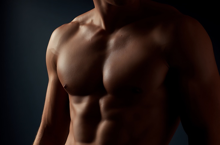 Résultat de chirurgie esthétique de la gynécomastie chez l'homme pour retrouver un torse masculin plat et ferme à Lyon
